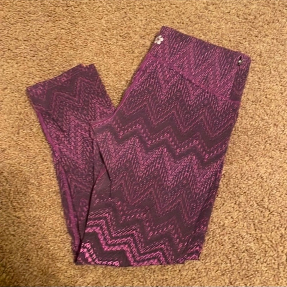 Tuff Athletics adorable purple pattern leggings size M